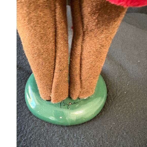 Rare BYERS CHOICE 2016 BURGUNDY FAMILY MAN HOLDING GIFTS - Picture 3 of 5